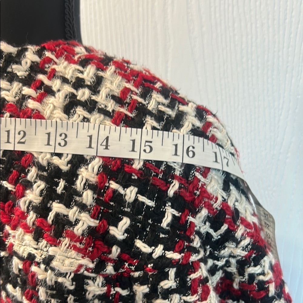 W.D.N.Y Elegant Black and Red Tweed Cape - Picture 7 of 14